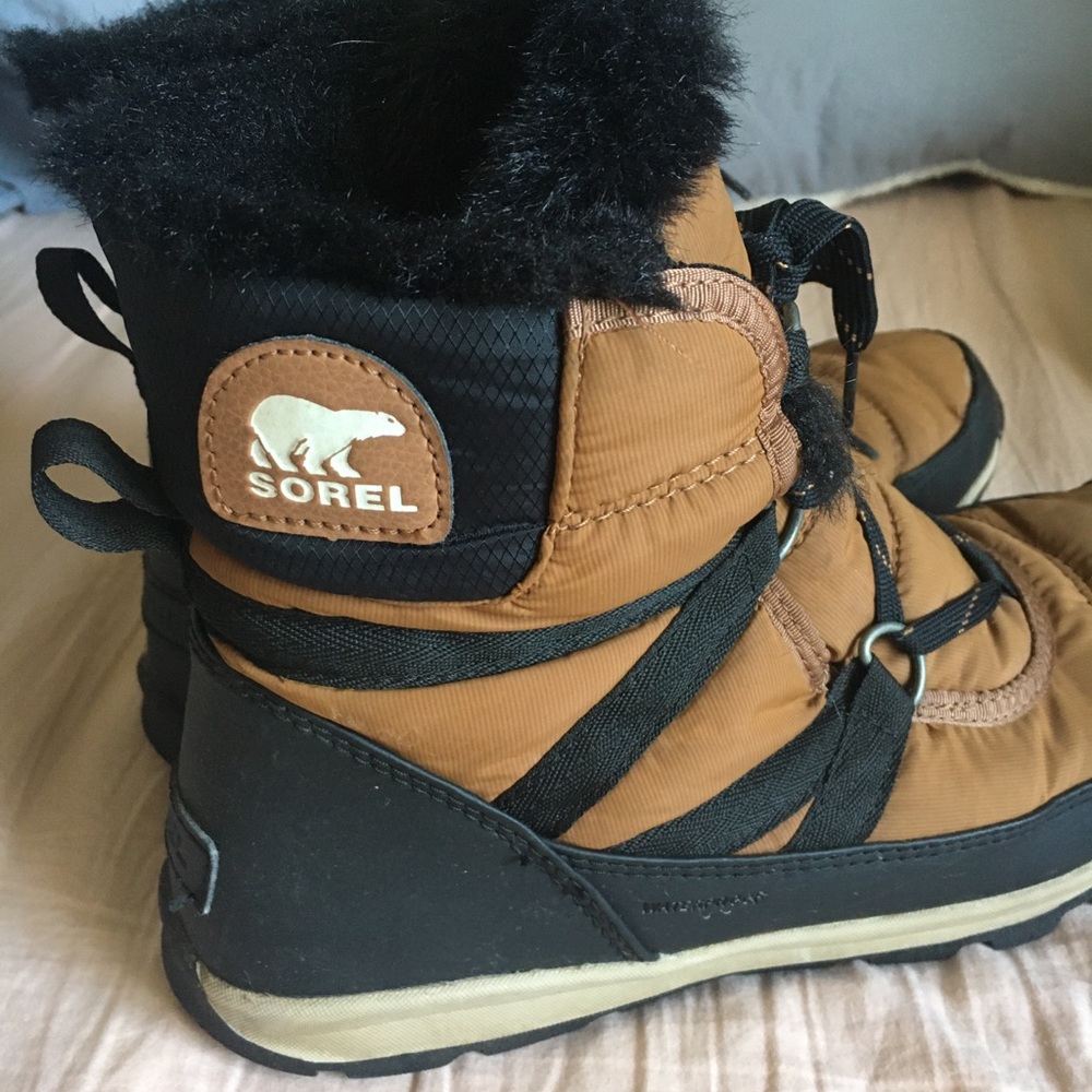 Sorel Whitney Short Lace Boots 9.5